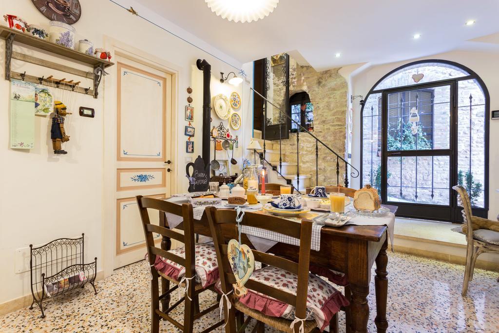 Bed And Breakfast A Casa Delle Fate アッシジ エクステリア 写真