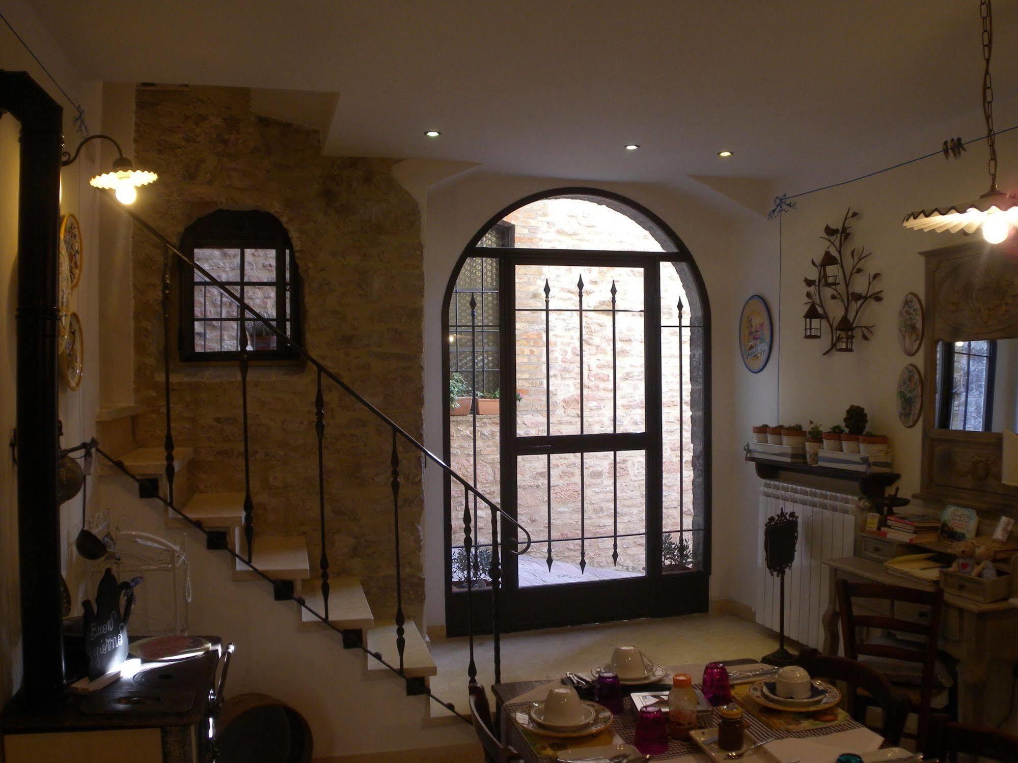 Bed And Breakfast A Casa Delle Fate アッシジ エクステリア 写真