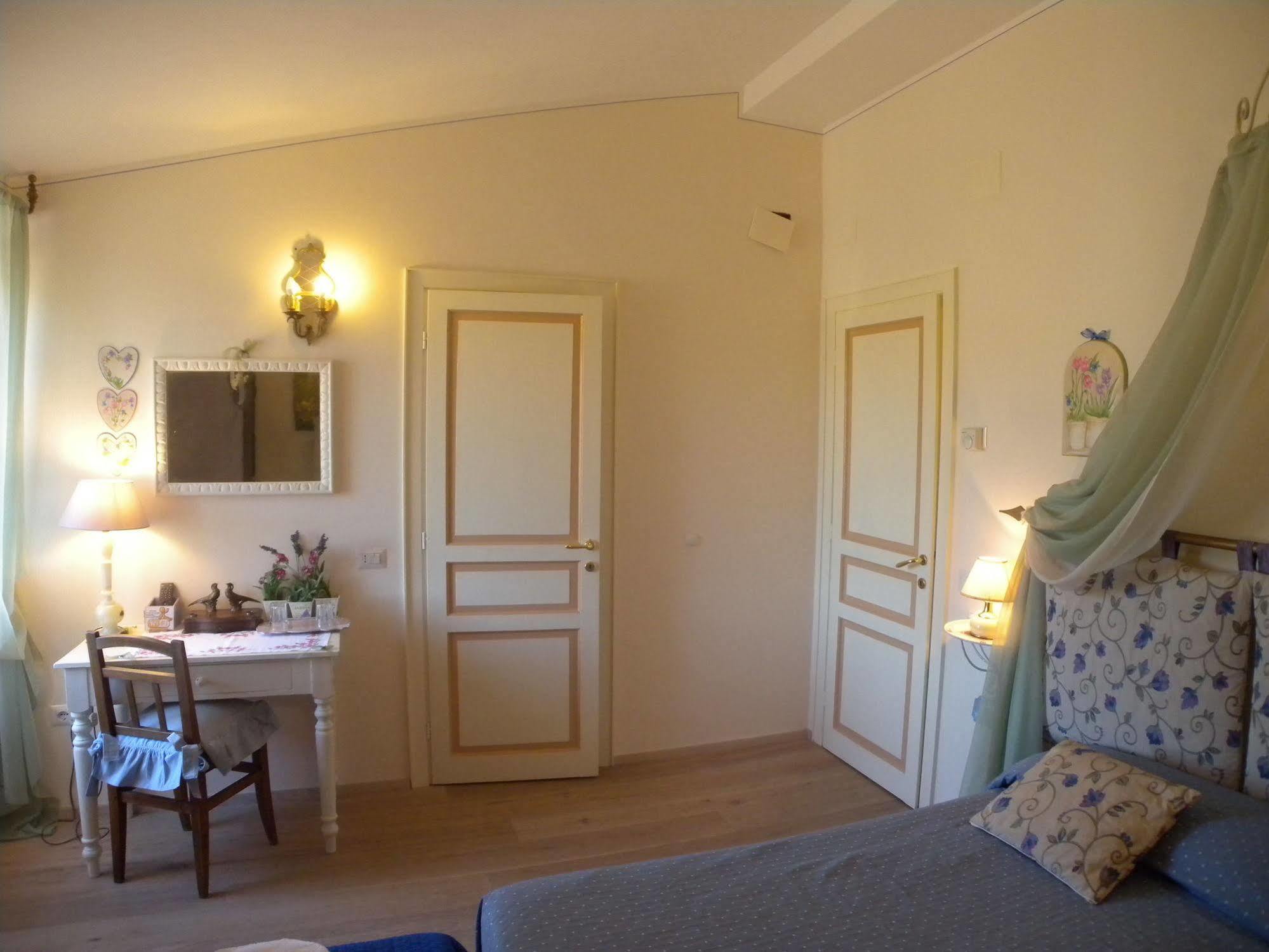 Bed And Breakfast A Casa Delle Fate アッシジ エクステリア 写真